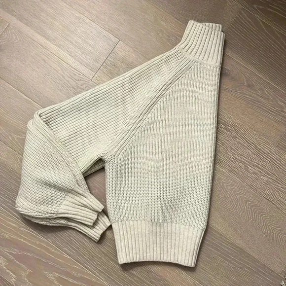 H&M Ribbed Turtleneck Sweater - Picture 4 of 6